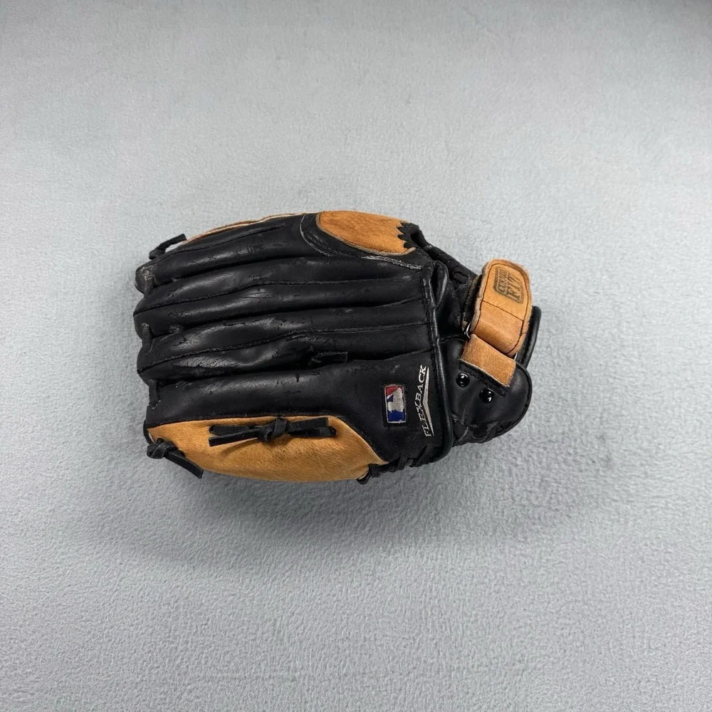 Wilson Baseball Glove A2452 11.5 Inch Genuine Leather Fits Right Hand LHT